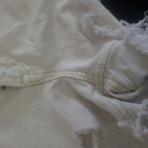 White distressed jean shorts - Picture 4 of 16